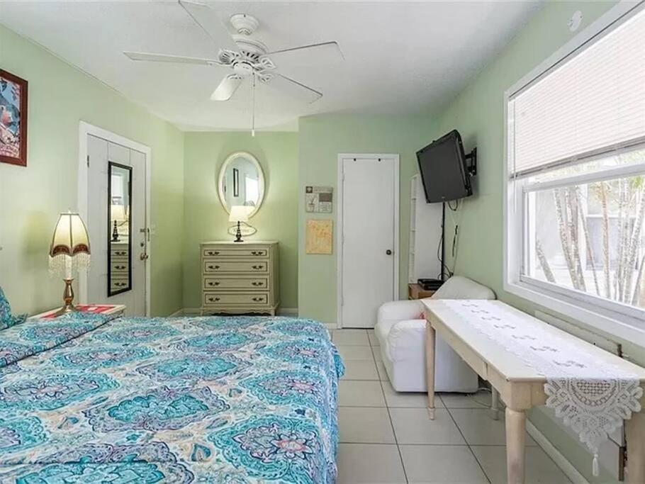 Charming Studio Unit Across From Lido Key Beach Sarasota Exterior foto